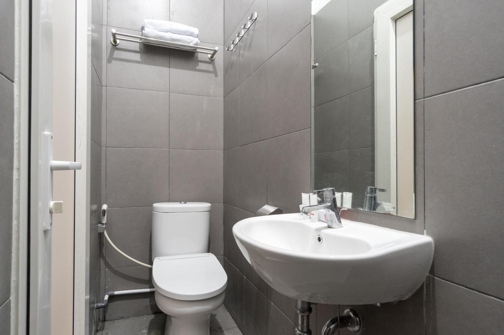 Super Oyo 839 Royal Guest House Medan Exterior foto