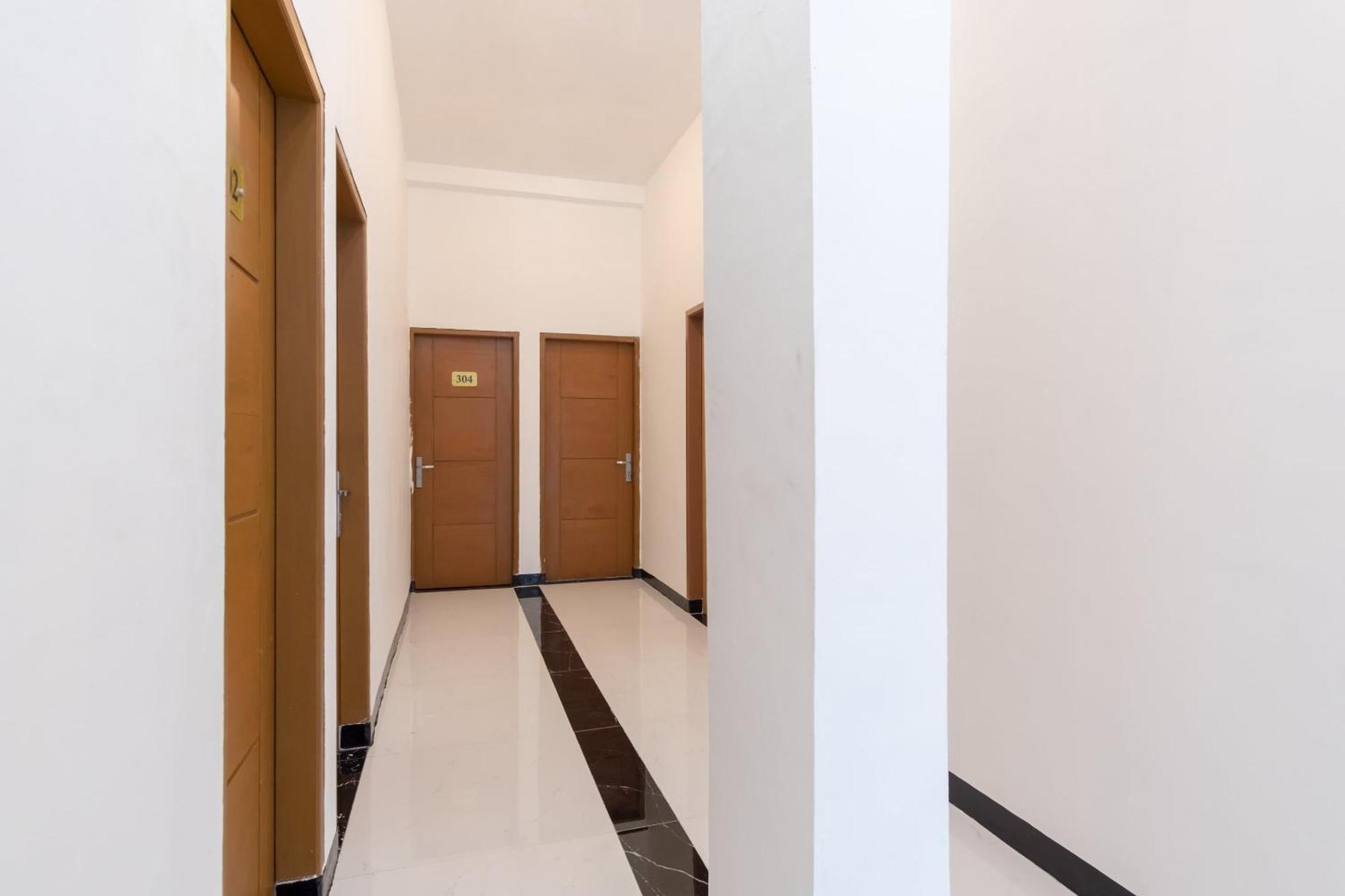 Super Oyo 839 Royal Guest House Medan Exterior foto